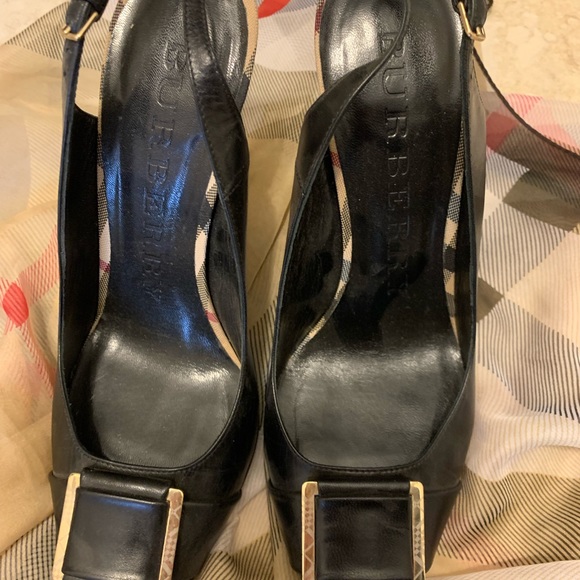size7 These are very luxurious and beautiful Burberry shoes - Picture 2 of 4